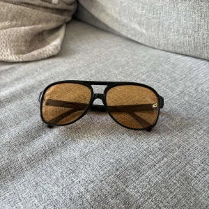 Solglasögon  - Solglasögon i bra skick.