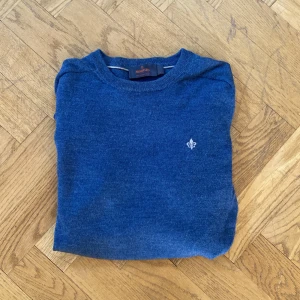 Morris Tröja - Säljer en riktigt fet stickad tröja från Morris. 100% Merinoull och sitter riktigt bra. Priset är ej hugget i sten och skriv pm om ni vill ha fler bilder!🙌