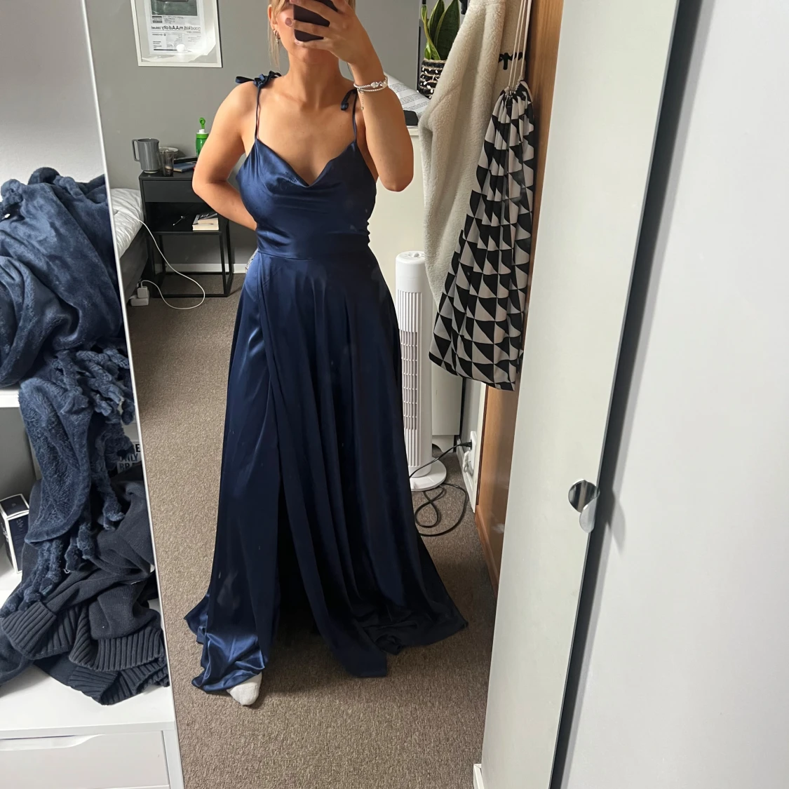 Marinblå balklänning med slits - 2