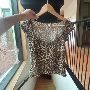 Leopardmönstrad topp från Nelly - Nelly topp, leopard mönster!!💕