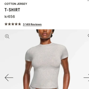 Skims t shirt - Cotton jersey t shirt från Skims storlek s, endast testad denna har aldrig kommit till användning. Sitter som en smäck dock! I färgen light heather grey