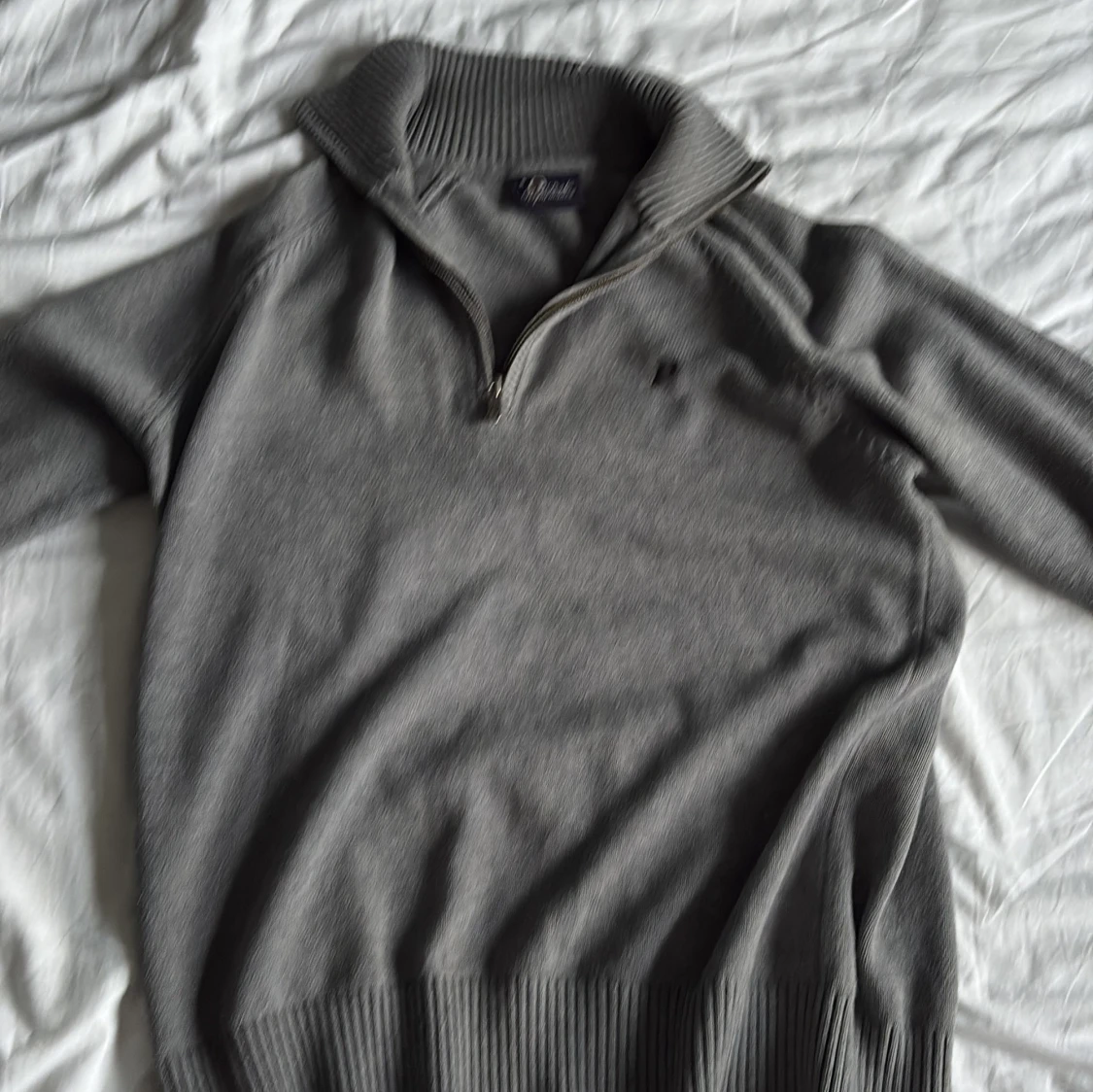 Grå stickad tröja Peak Performance