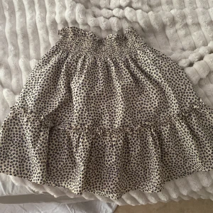 Kjol - En leopard kjol med även blå i sig med svart