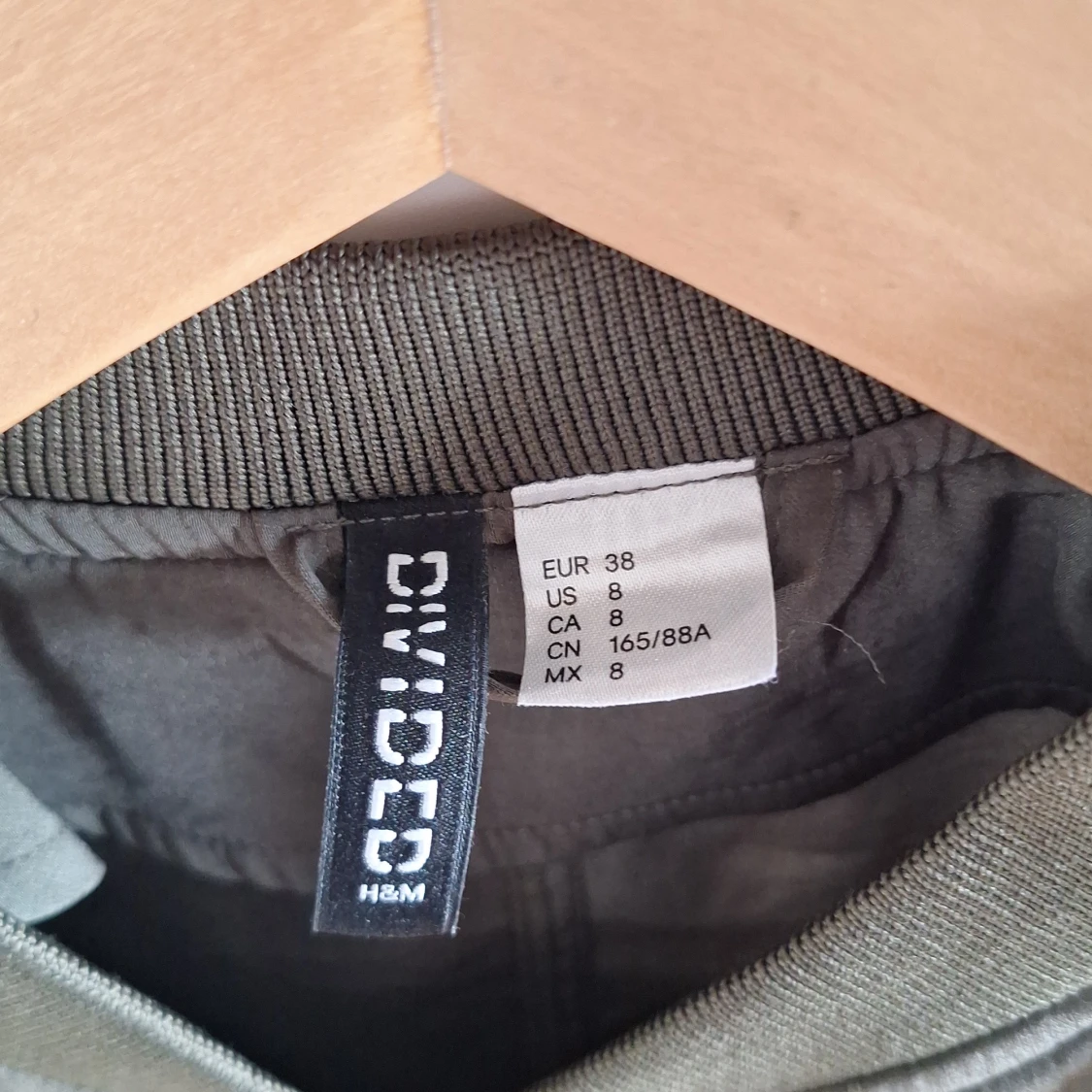 Olivgrön kofta från H&M Divided - 2