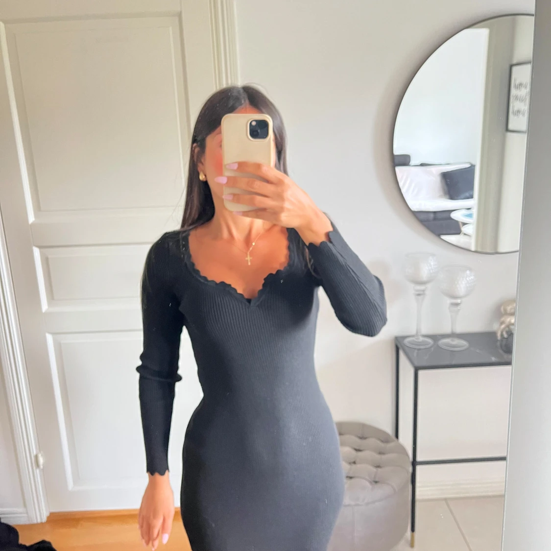 Svart ribbad långärmad klänning - 1