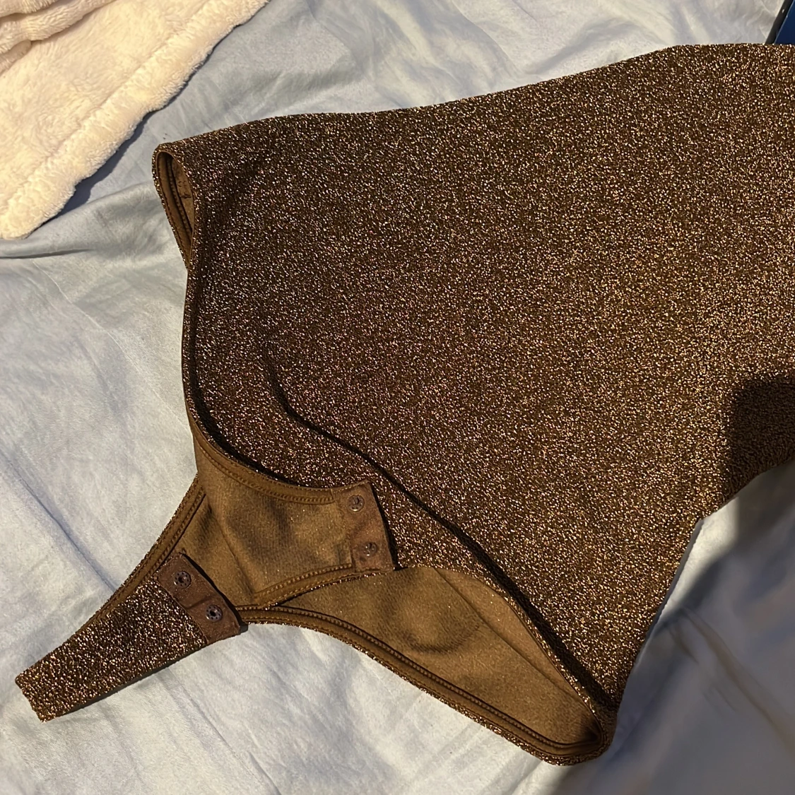 Glittrig brun body H&M - 4