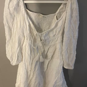 Vit klänning med snörning - Superfin vit klänning🤍