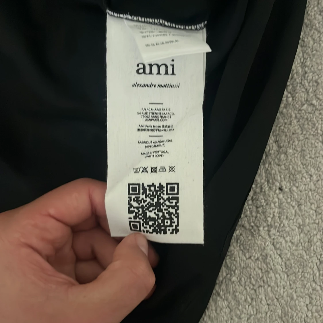 Svarta shorts från AMI Paris med hjärtdetalj - 2