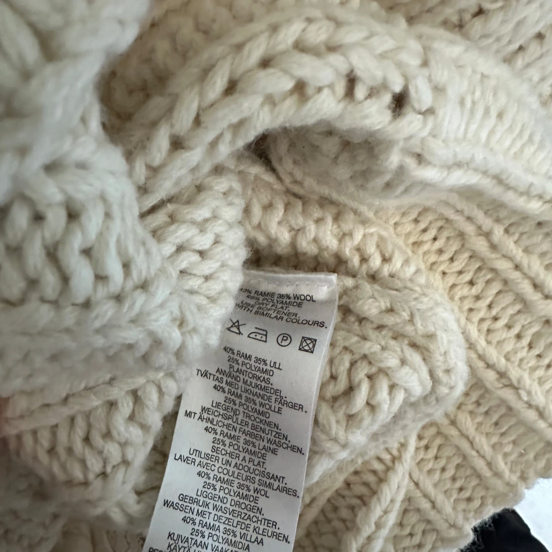 Vit stickad kabeltröja i ullmix - 1