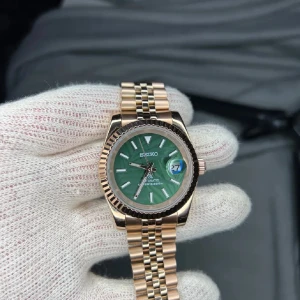 Seiko Datejust - Tja! Säljer en Seiko Datejust Roseguld mod med en häftig palm urtavla. Använd enstaka gång men är i nyskick. Om klockan: NH35 automatisk rörelse, 904L rostfritt stål, öppen baksida, jubilee länk, safir glas. Verktyg till länkar ingår!