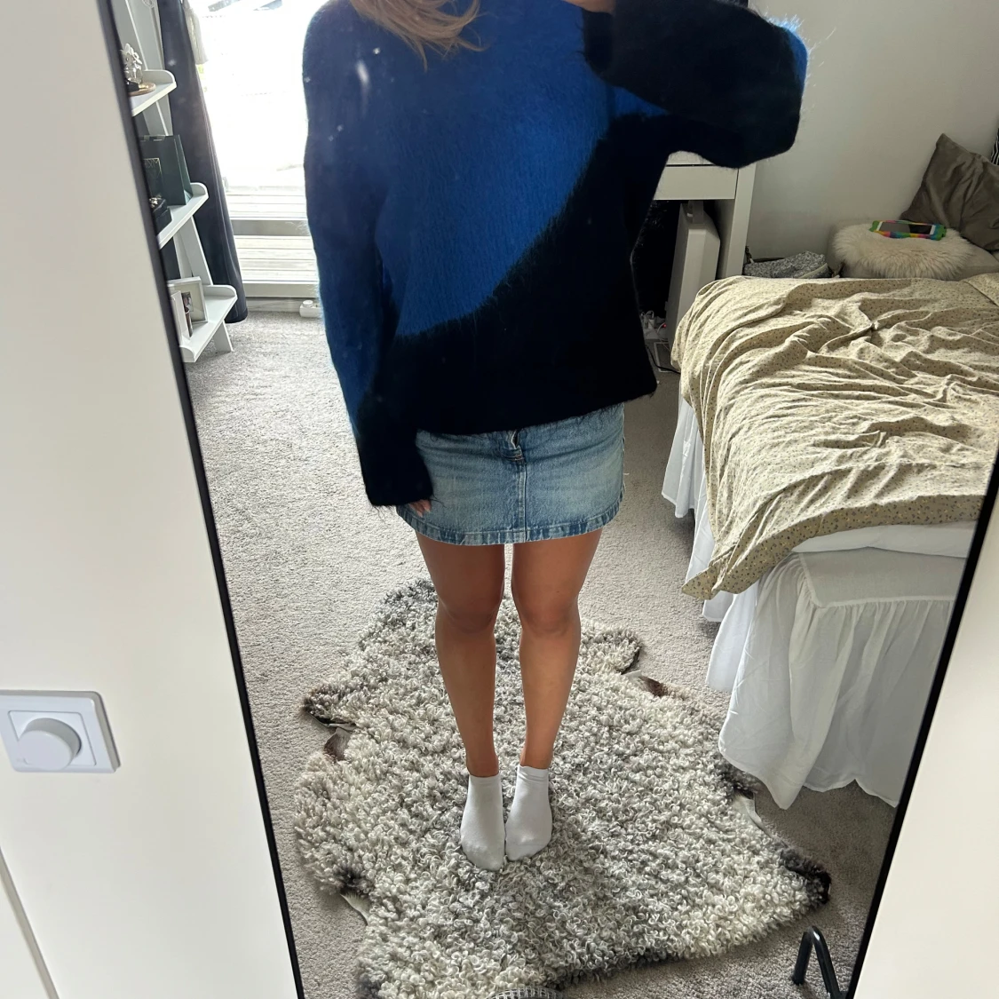 Blå och svart stickad tröja & Other Stories