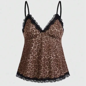 Leopardmönstrad linnetopp med spets - Leopardmönstrad linnetopp. Pris kan diskuteras!💞