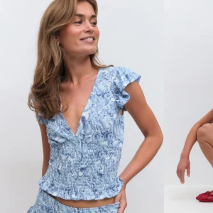 Blå blommig blus med volang - Supersöt blå och vit blommig topp , superfin nu till sommaren 🩷🩷🩷