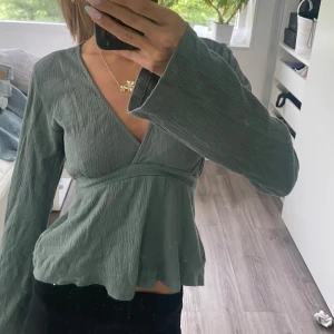 Grön tröja - Grön tröja från Gina 