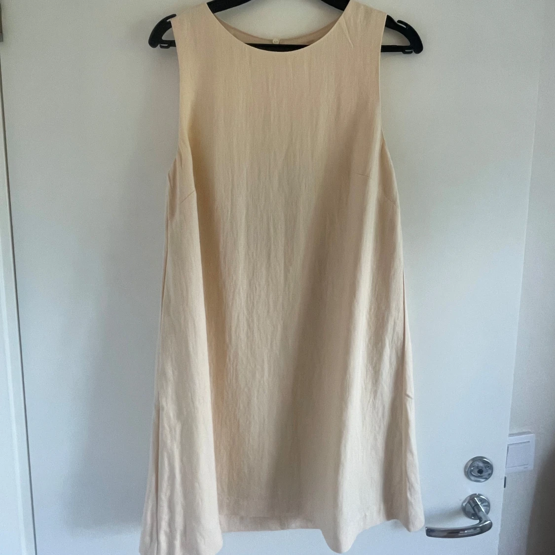 Ljusgul ärmlös klänning från H&M