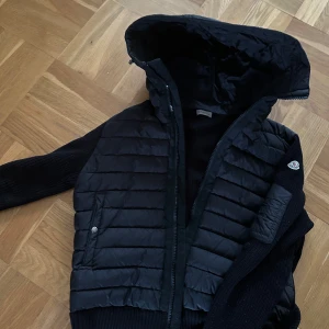 Moncler Cardigan - Väldigt god skick! Storlek XL (Sitter som M/L) 