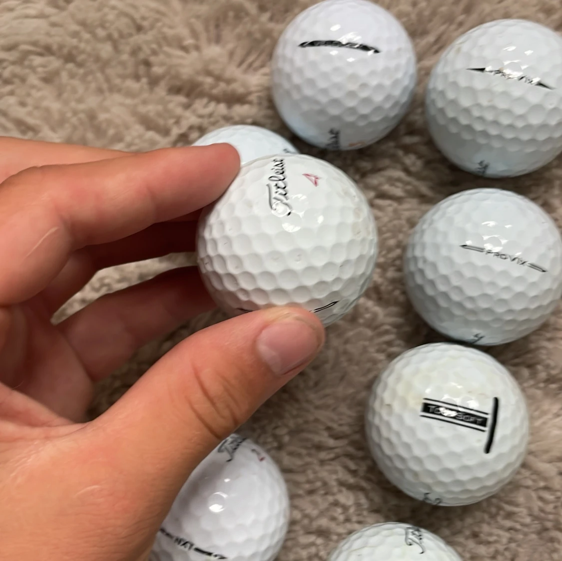 En blandning av titleist bollar det är 8 bollar - 4
