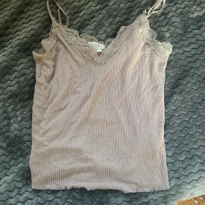 Spets linne - Supersöt rosa/beige topp. Passar till allt. 