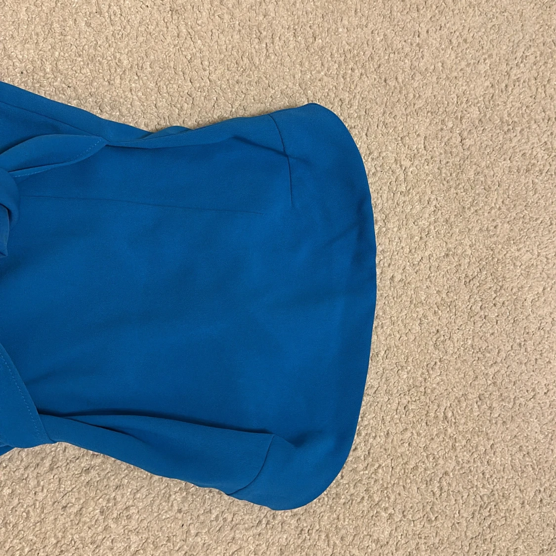 Blå axelbandslös kortklänning - 2