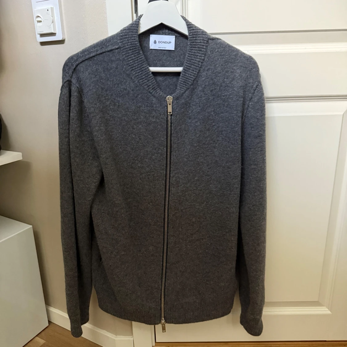 Grå cardigan från Dondup