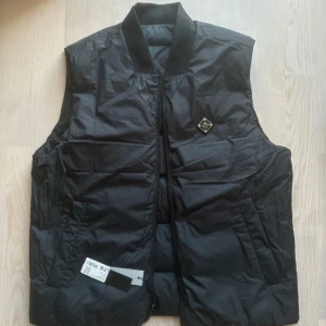 J Lindeberg väst - Väst från Jlindeberg helt ny, storlek M