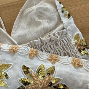 Beige topp med paljetter - DRÖM TOPP!!!!⭐️Vintge och bara söt⭐️s/m  Handgjord och unik!