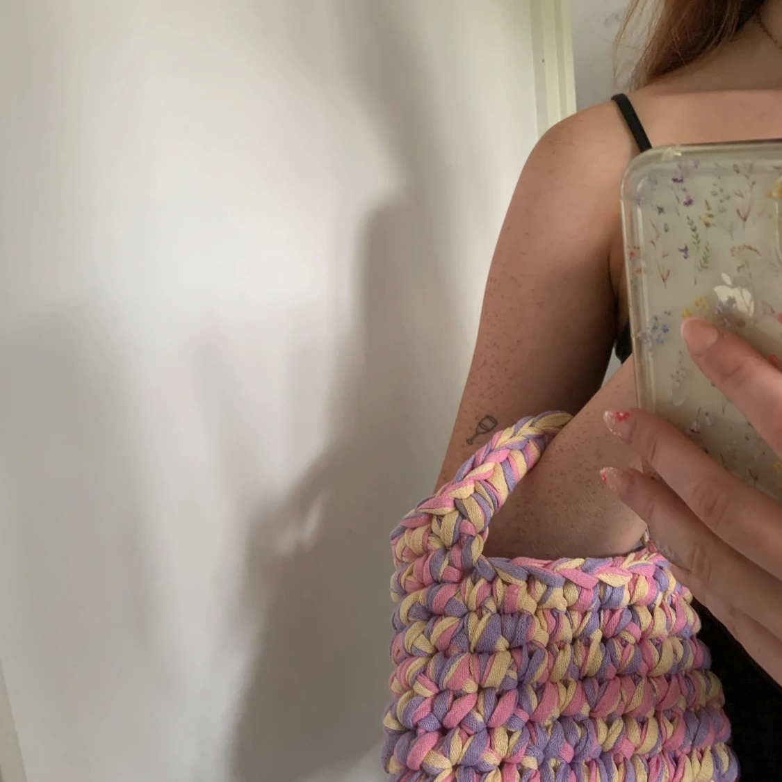 Pastellfärgad virkad handväska - 3