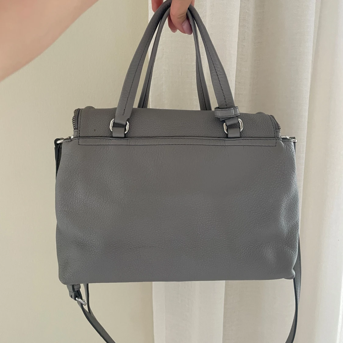 Grå handväska från Marc Jacobs - 2