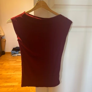 Nelly topp - Fin vinröd Nelly topp 🌺🥰