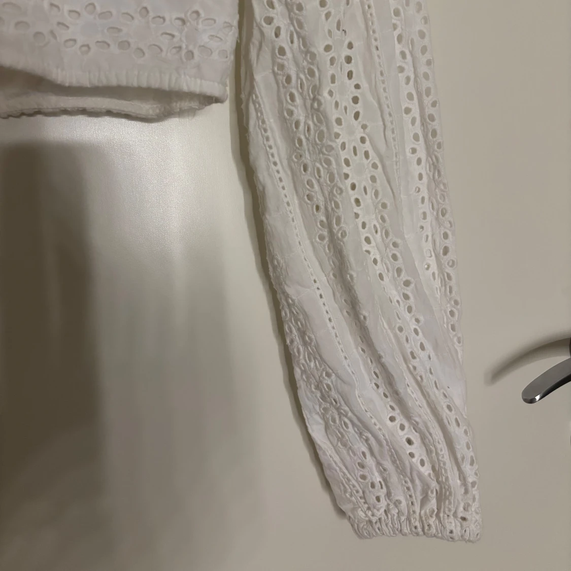 Vit broderad topp - 2