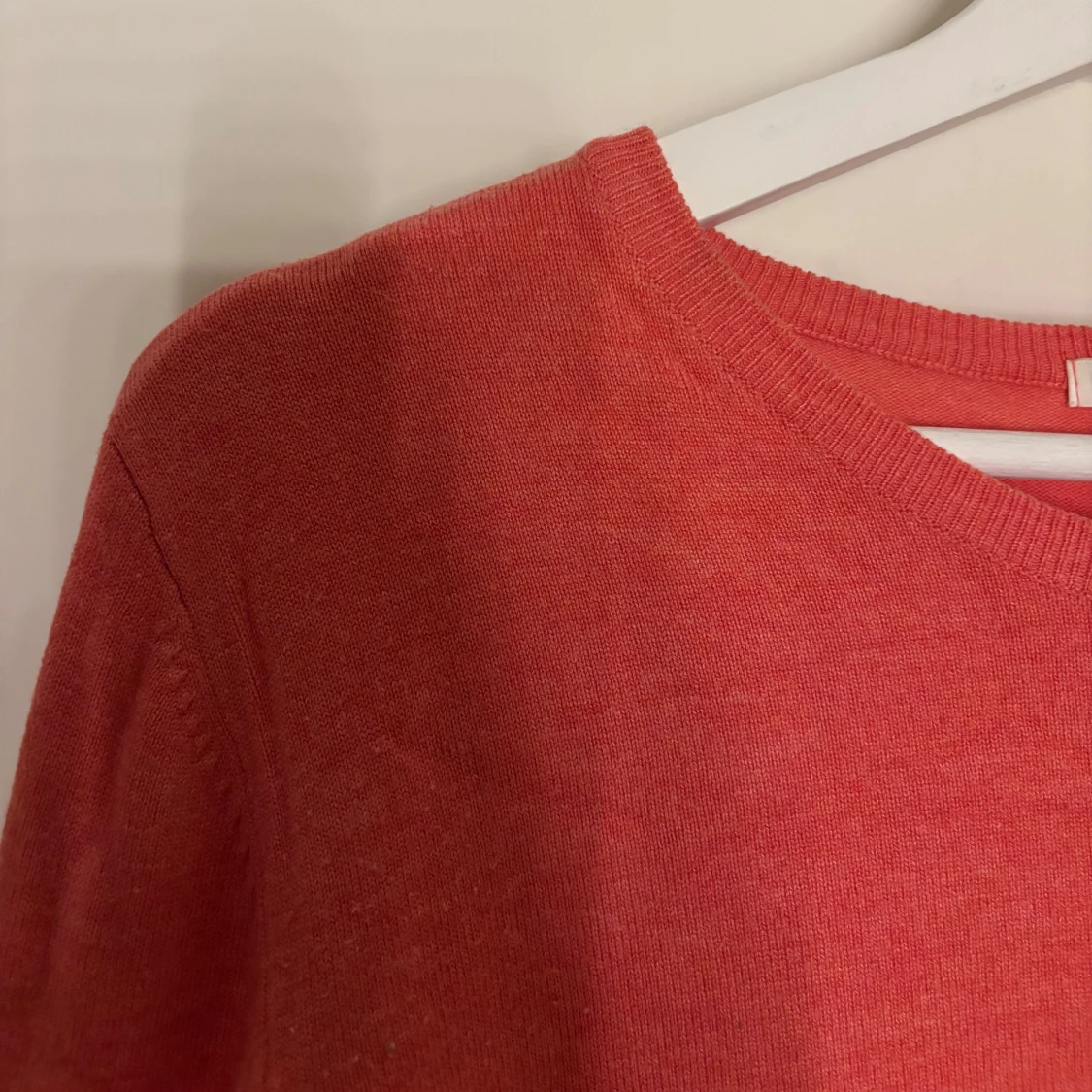 Korallrosa stickad tröja från H&M - 1