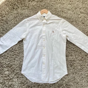 Ralph lauren skjorta  - Säljer denna rikigt feta Ralph lauren skjortan⭐️Skick: 9,5/10!🙌 Storlek XS!🤝Hör gärna av er om ni har funderingar!👍