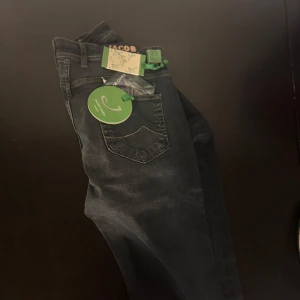 Jacob Cohen jeans med tags!!💫🔥 - Säljer ett par sprillans nya Jacob Cohen jeans med alla tags kvar | Skick 11/10 😉 | nypris 5000+ | Storlek : W32 | skriv vid minsta lilla intresse 