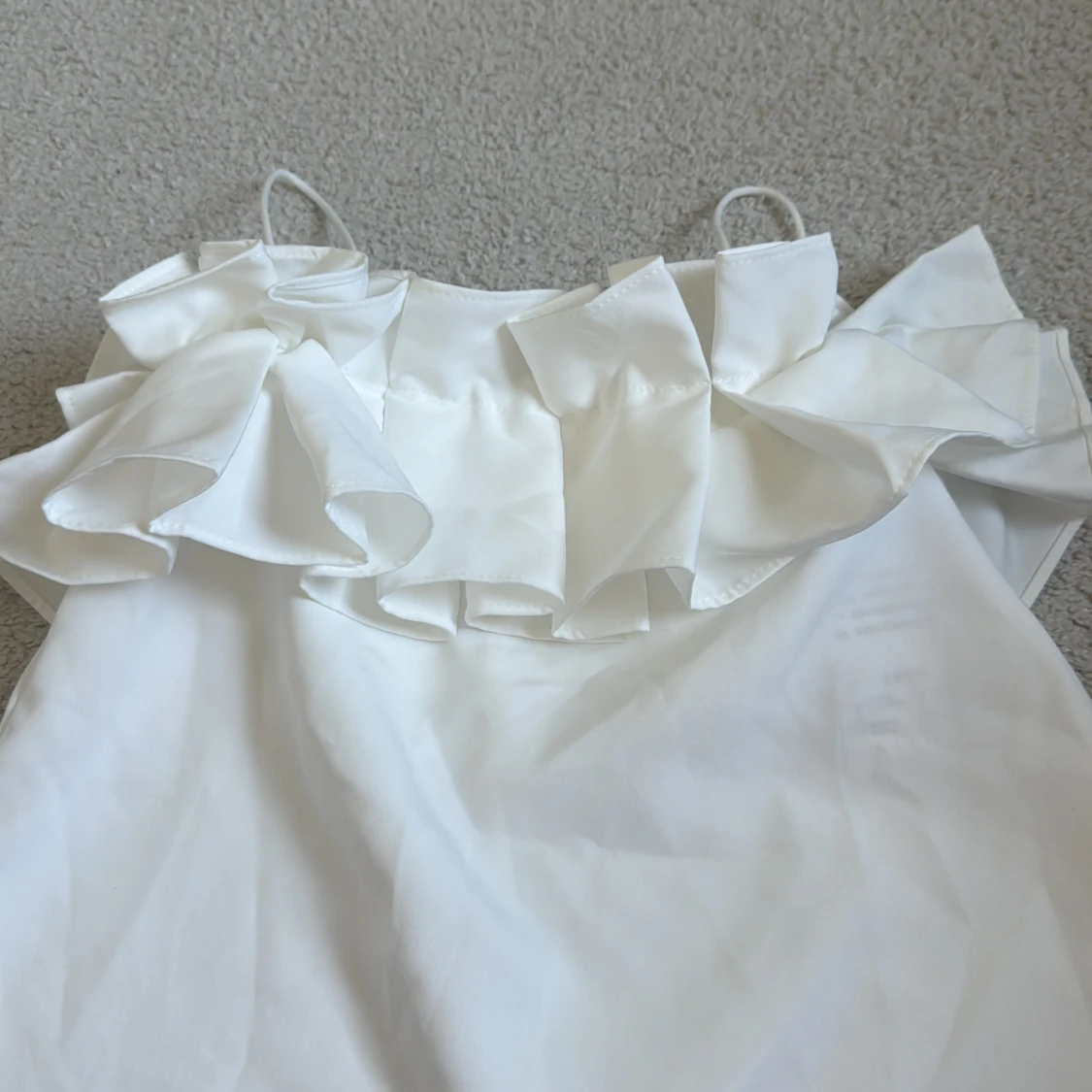 Vit volang-linnetopp med tunna band - 1