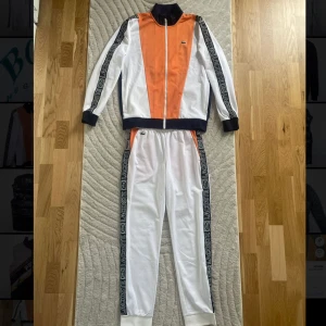 Lacoste set  - Lacoste set/dress                                                             Oanvänd. Nypris 2500.