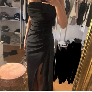 Svart maxi klänning - Aldrig använt passar xs, s och m