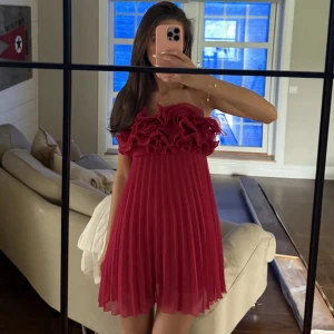 Rosa klänning zara  - Så fin och populär klänning från Zara, aldrig använd💕(inte mina bilder men kan skicka egna!)