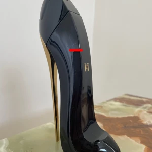Good Girl parfym från Carolina Herrera - Parfym från Carolina Herrera, 50 ml. Använd till strecket!