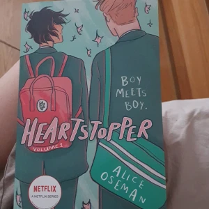Heartstopper Volume 1 - Newly bought Vol one of heartstopper.