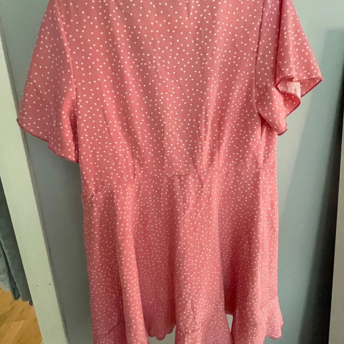 Rosa prickig omlottklänning Shein - 1