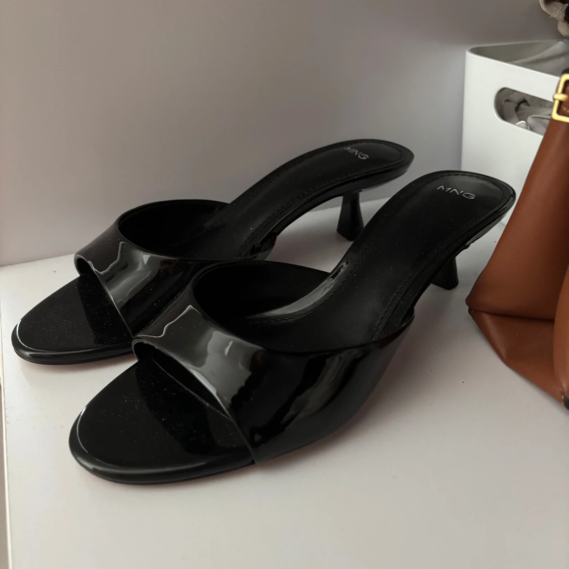 Svarta kitten heels Mango