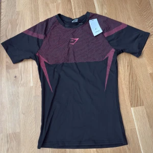 Gymshark onyx v5 - Säljer nu denna sprillans nya gymshark onyx v5 i strl S. Bara att skriva ett DM vid intresse!