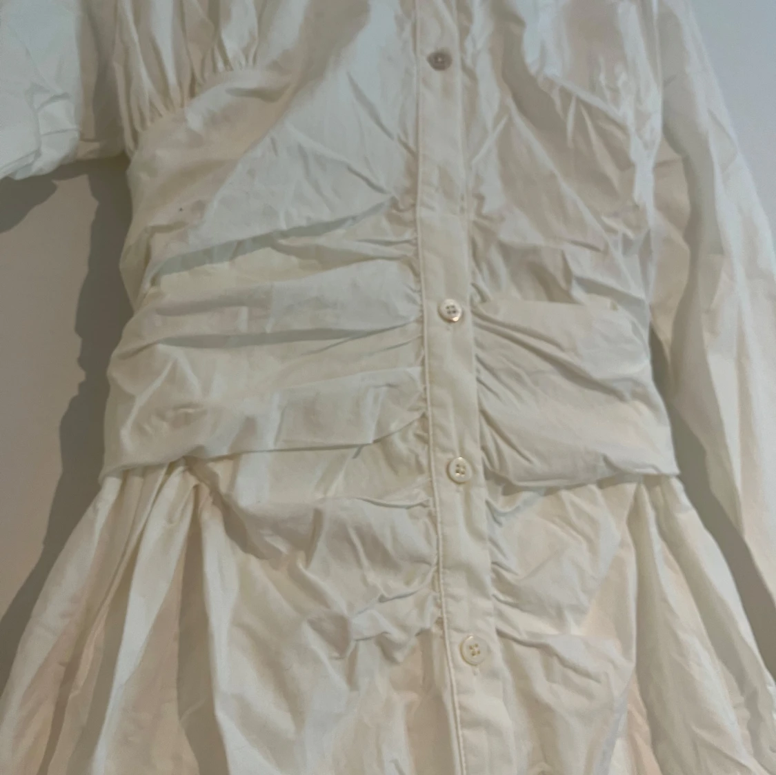 Vit skjortklänning med knappar - 1