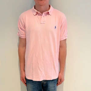 Ralph lauren piké - Ralph lauren piké | Skick: 9/10 | XL (Passar L) | Fraktar via postnord eller instabox på köparens bekostnad | Hör av dig vid minsta fråga eller fundering! 