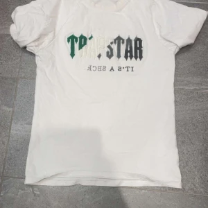 Trapstar T-shirt  - Säljer min trapstar t-shirt för att den inte kommer till användning, använd ett fåtal gånger. Är i toppen skick. Pris kan diskuteras vid snabb affär!!