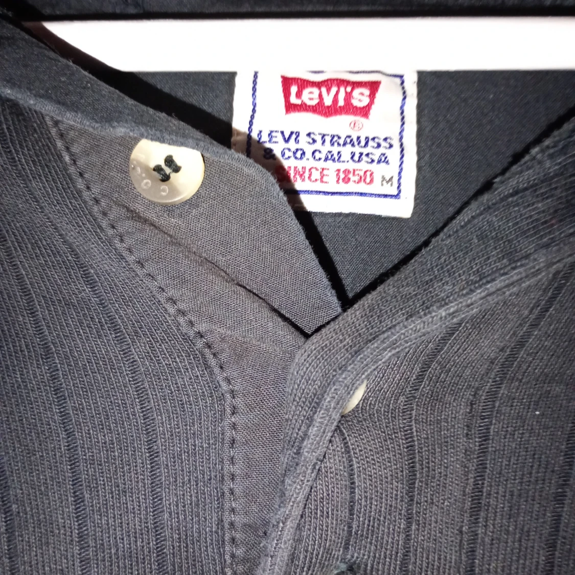 Svart ribbad tröja från Levi's - 1