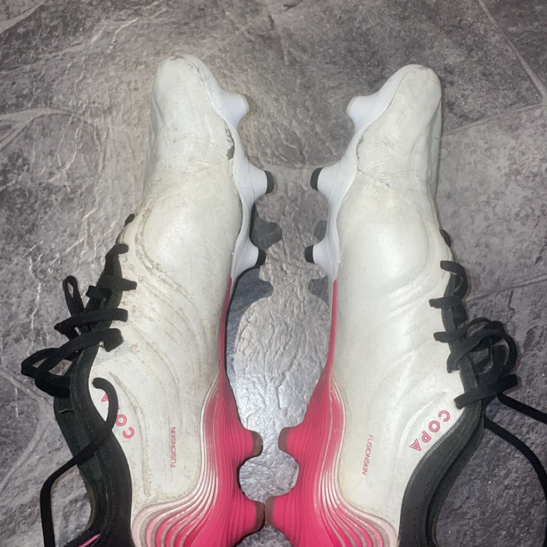 Vita och rosa Adidas Copa fotbollsskor! PRIS KAN DISKUTERAS!!