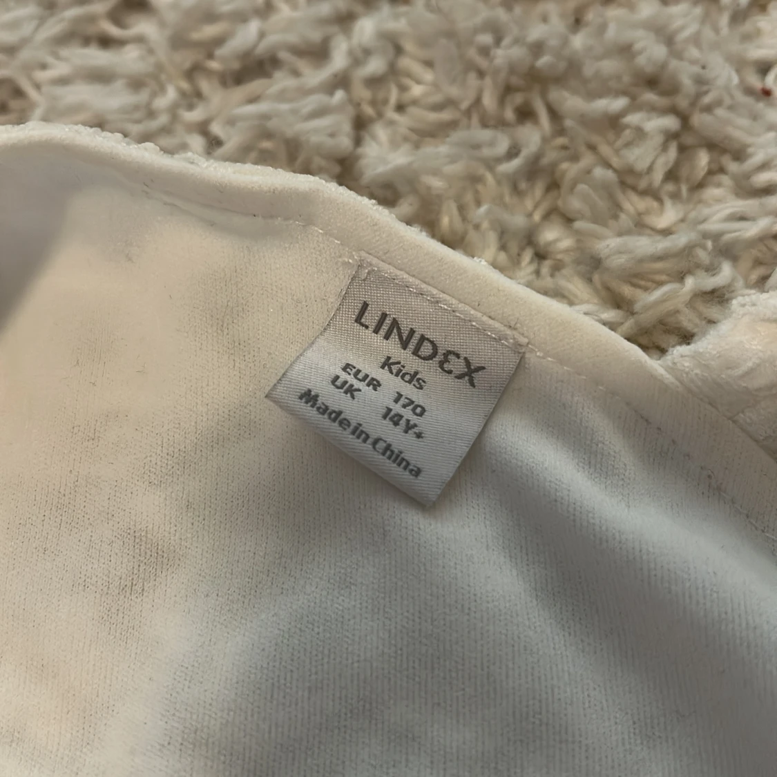 Vit spets topp med oneshoulder från Lindex - 1