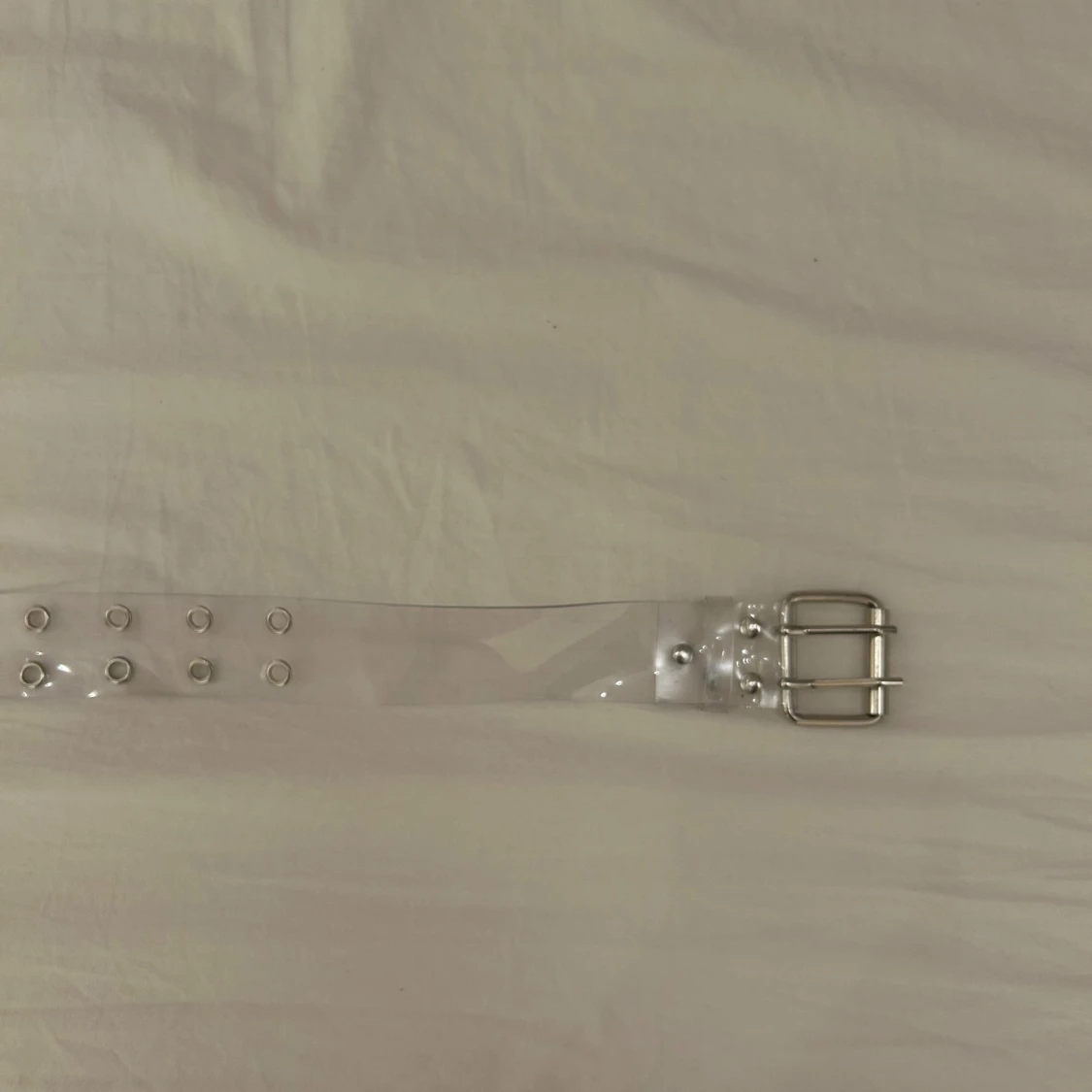Transparent bälte med silverfärgade nitar - 2