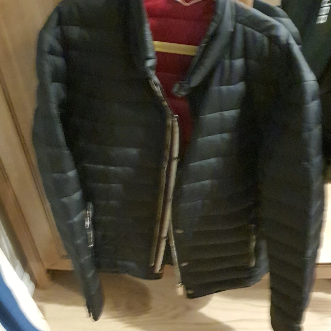 Svart pufferjacka från Aifcilanbo